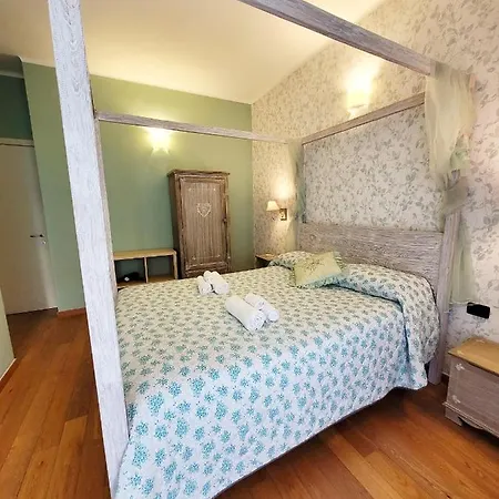 Baribello - 3 Bedrooms 3 Bathrooms - Station