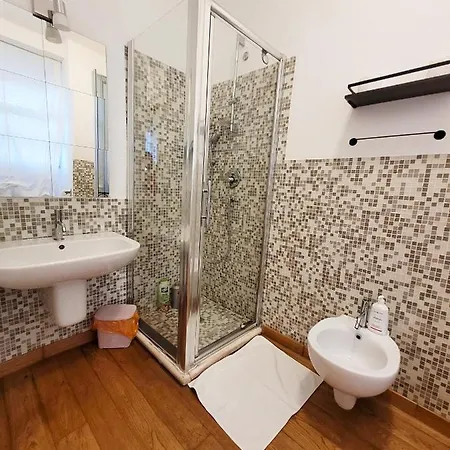 Baribello - 3 Bedrooms 3 Bathrooms - Station Apartment